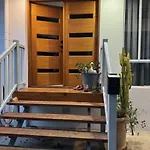 Private Granny Flat - Guesthouse