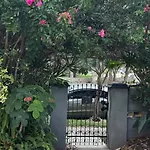 Private Granny Flat - Guesthouse