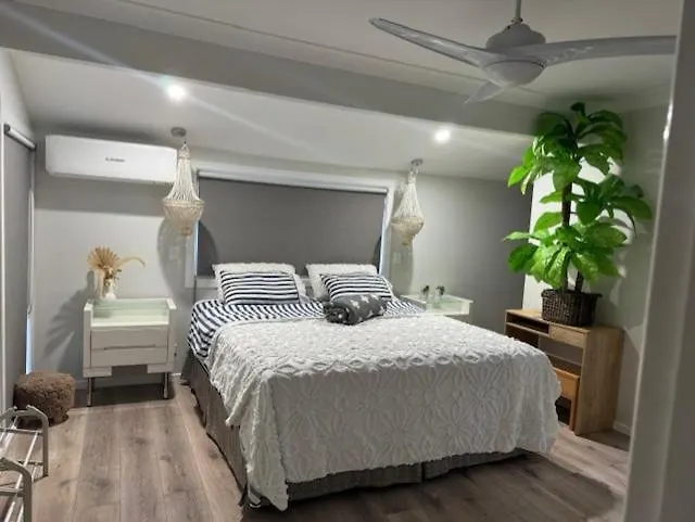 Private Granny Flat - Guesthouse