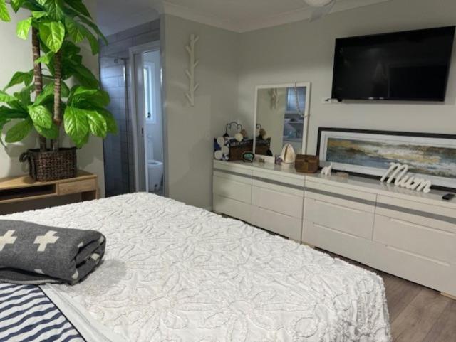 Private Granny Flat - *